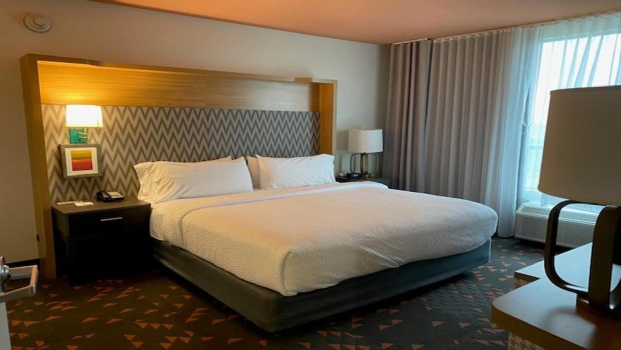 Holiday Inn Lexington - Hamburg By Ihg Экстерьер фото